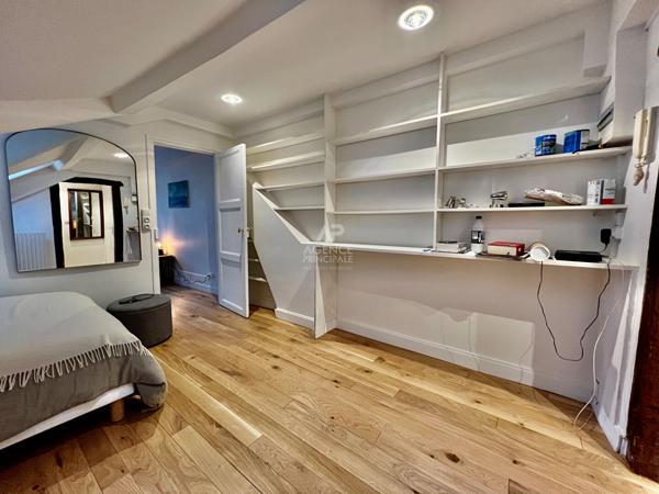"Versailles Montreuil" Bel appartement de 2 pièces 30 m2 meublé et entièrement refait à neuf ! Loyer 1 129 €/mois charges comprises **  - Référence  13558