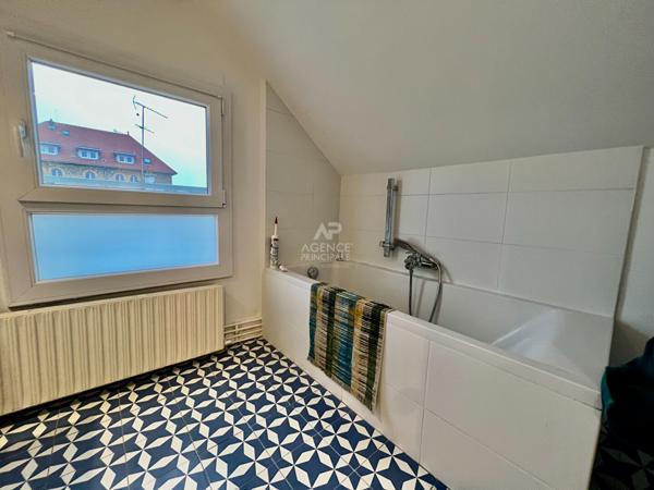 "Versailles Montreuil" Bel appartement de 2 pièces 30 m2 meublé et entièrement refait à neuf ! Loyer 1 129 €/mois charges comprises **  - Référence  13558