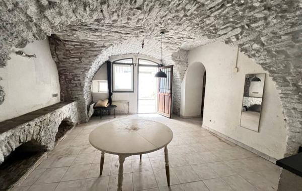 Vente Maison de ville avec terrasse - 2 garages - 2 appt. Saint-pons-de-thomieres   