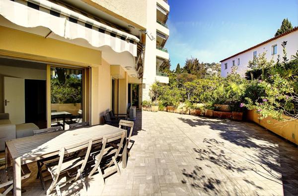 Cannes Palm Beach - Appartement en rez-de-jardin avec vue mer