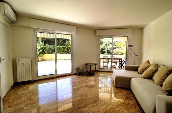 Cannes Palm Beach - Appartement en rez-de-jardin avec vue mer