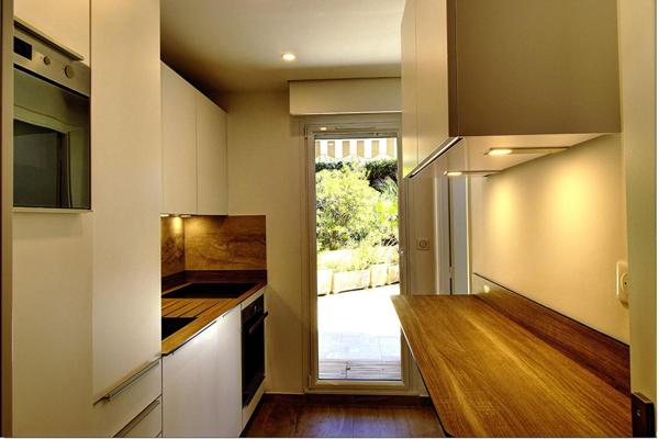 Cannes Palm Beach - Appartement en rez-de-jardin avec vue mer