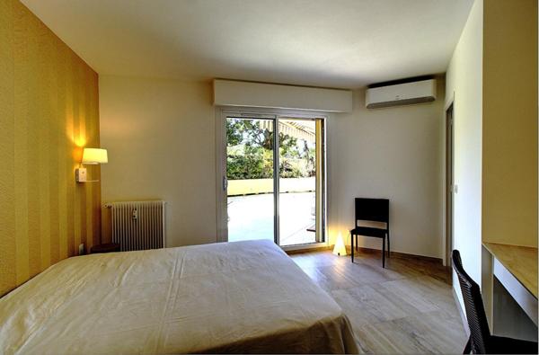 Cannes Palm Beach - Appartement en rez-de-jardin avec vue mer