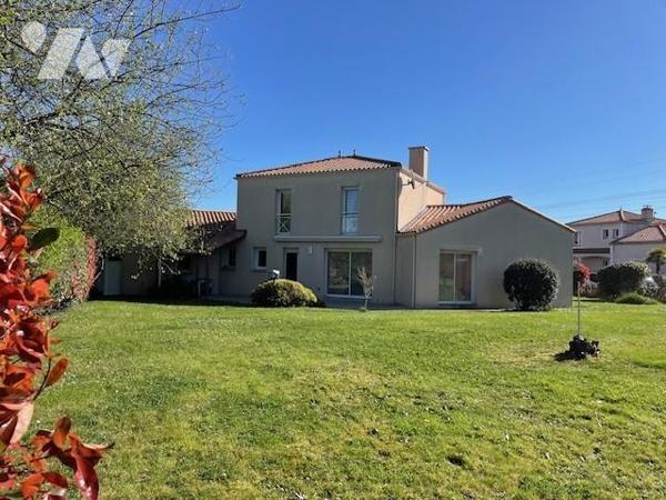 Maison 160m², 4 chambres et bureau, bus à 250m