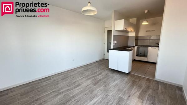 Appartement T2 - 38m² - grand balcon - place de parking - dernier étage