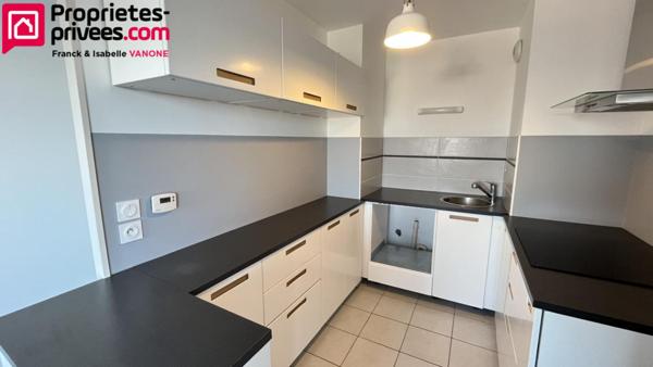 Appartement T2 - 38m² - grand balcon - place de parking - dernier étage