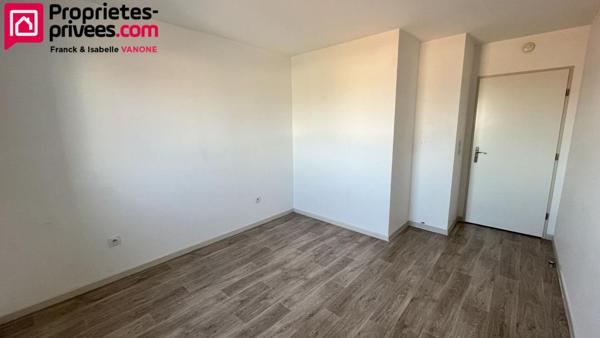 Appartement T2 - 38m² - grand balcon - place de parking - dernier étage
