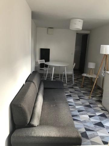 Location                                                      Appartement
                        
                     2 pièces                      25 m2                     à Saint-Quentin