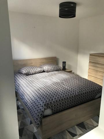 Location                                                      Appartement
                        
                     2 pièces                      25 m2                     à Saint-Quentin