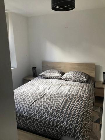 Location                                                      Appartement
                        
                     2 pièces                      25 m2                     à Saint-Quentin