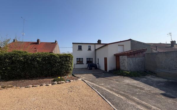 Maison à vendre    6 pièces •  Mennessis