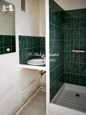 EXCLUSIVITE, RIEZ, MAISON DE VILLAGE au calme, 98 m² avec belles possibilités (investissement ou maison familiale)