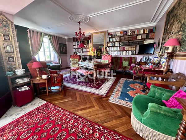 ST JEAN DE LIVERSAY : COUP DE COUR pour cette charentaise de 336 m² avec des dépendances, sur une belle parcelle de 3735 m².