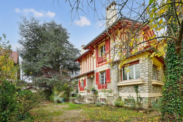 A vendre - Montmorency - Villa Basque signée Henri Moreels – deux dépendances, piscine Intérieure, t