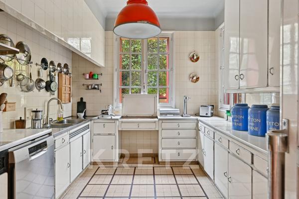 A vendre - Montmorency - Villa Basque signée Henri Moreels – deux dépendances, piscine Intérieure, t