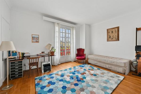 A vendre - Montmorency - Villa Basque signée Henri Moreels – deux dépendances, piscine Intérieure, t