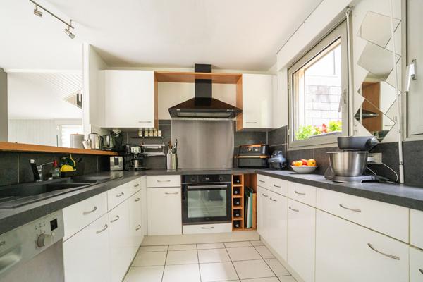 TOURS NORD, maison d'architecte, 4 chambres, jardin, sous-sol