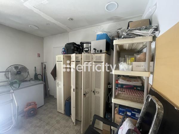 Fonds De Commerce
        
        - 173 m² 198 000 € *