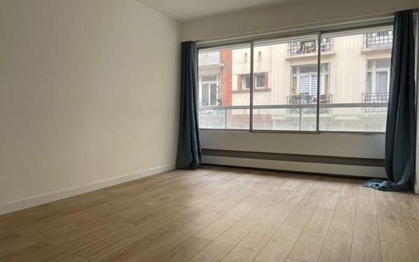Appartement à vendre    1 pièce • 40,35 m2 Paris 16