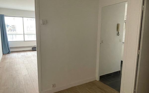 Appartement à vendre    1 pièce • 40,35 m2 Paris 16