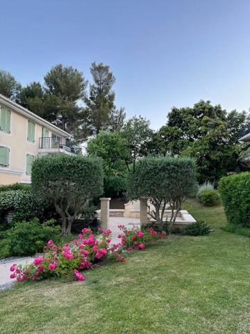 Bouc-Bel-Air (13320) Superbe appartement T3 de 82m2 avec terrasse garage et parking extérieur à BOUC BEL AIR