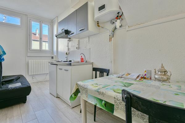 Immeuble
        
        - 200 m² Exclusivité 165 900 €*