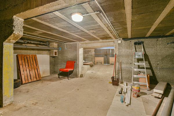 Immeuble
        
        - 200 m² Exclusivité 165 900 €*