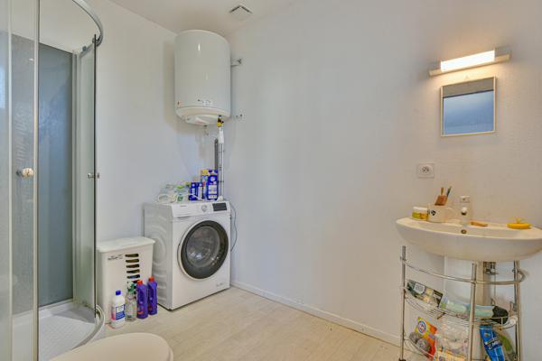 Immeuble
        
        - 200 m² Exclusivité 165 900 €*
