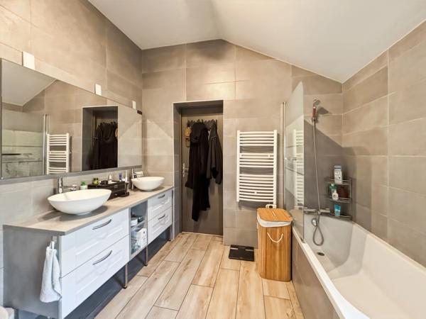 A VENDRE St Genis-Pouilly - Maison individuelle T4