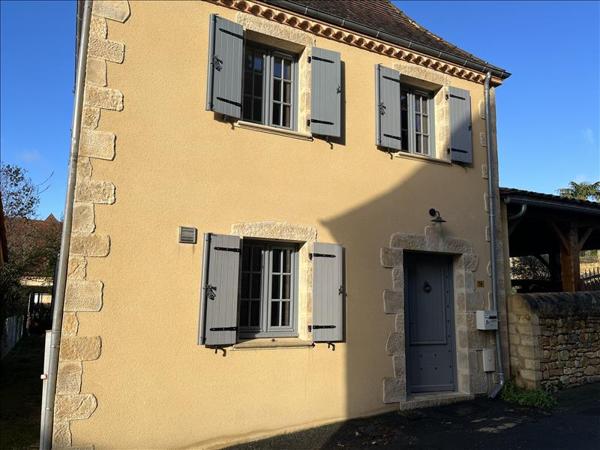 Maison à louer 675 € CC DOMME 3 p 79 m² DPE C