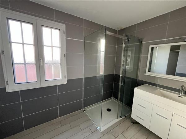 Maison à louer 675 € CC DOMME 3 p 79 m² DPE C