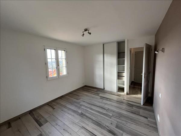 Maison à louer 675 € CC DOMME 3 p 79 m² DPE C