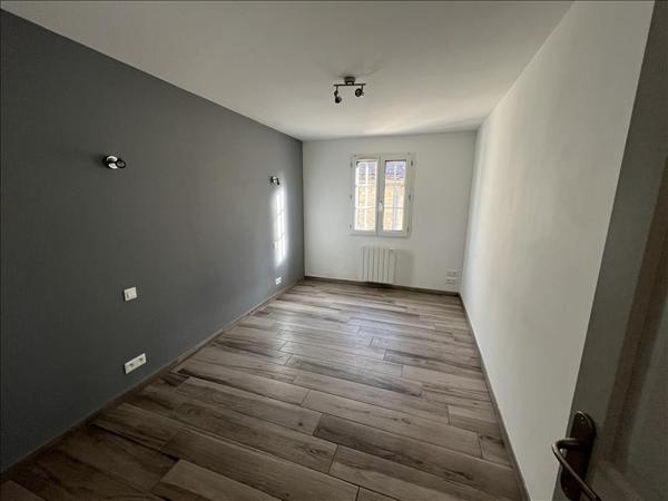 Maison à louer 675 € CC DOMME 3 p 79 m² DPE C