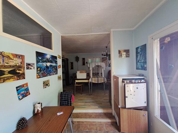 Terrain de loisirs avec maisonnette