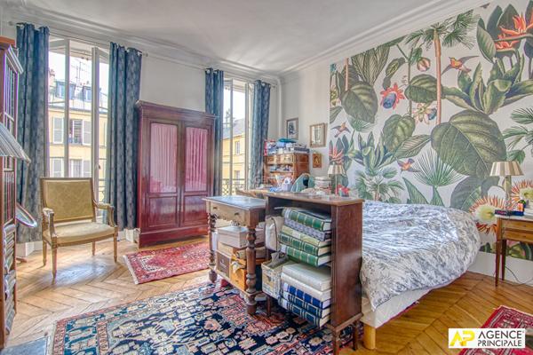 Versailles Notre-Dame Appartement 5 pièces 148 M² situé au 2ème étage d'un immeuble ancien avec cave et chambre de service de 17.73 m² au sol en option €1 210 000 ** - Référence 27216