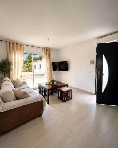 Maison 195 m² + Studio 50 m² . Terrain 13 639 m² . Cadre exceptionnel