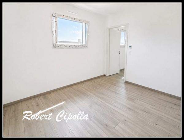 Attique T2 Metz _51,5m²_très grande terrasse de 41m² parking inclus + cuisine équipée