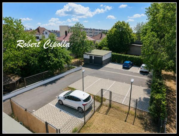Attique T2 Metz _51,5m²_très grande terrasse de 41m² parking inclus + cuisine équipée