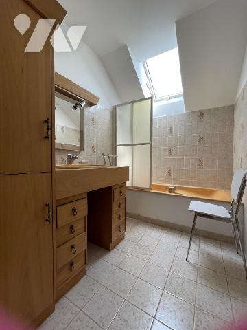 LONGEVAS (51470), maison de 8 pièces. Terrain de 1120 m².