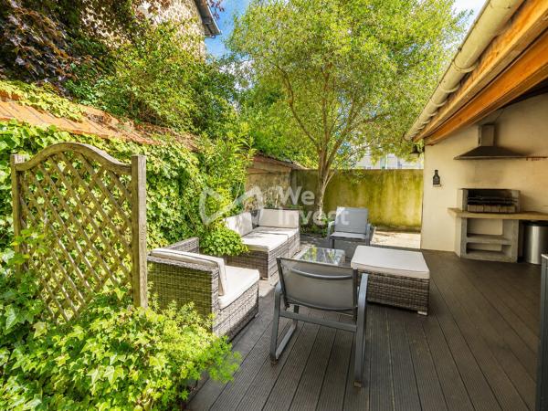 Maison individuelle non mitoyenne avec 3 chambres, terrasse et garage