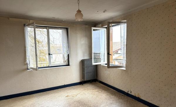 Entre St Galmier et St Héand Maison de ville plus de 450m² de plancher