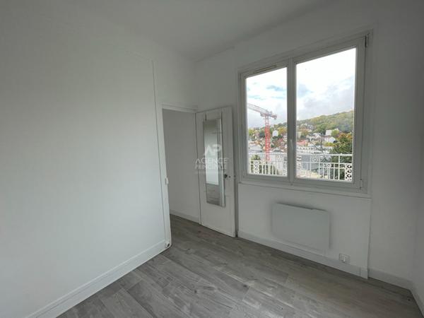 À vendre : Appartement 2 pièces avec belle vue à Chaville €158 000 ** - Référence 630-C