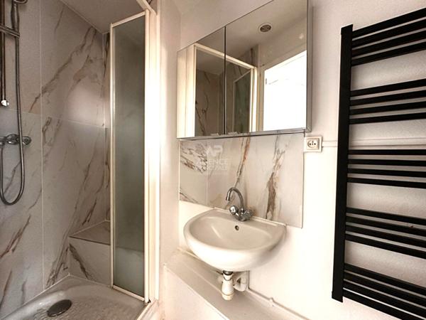 À vendre : Appartement 2 pièces avec belle vue à Chaville €158 000 ** - Référence 630-C