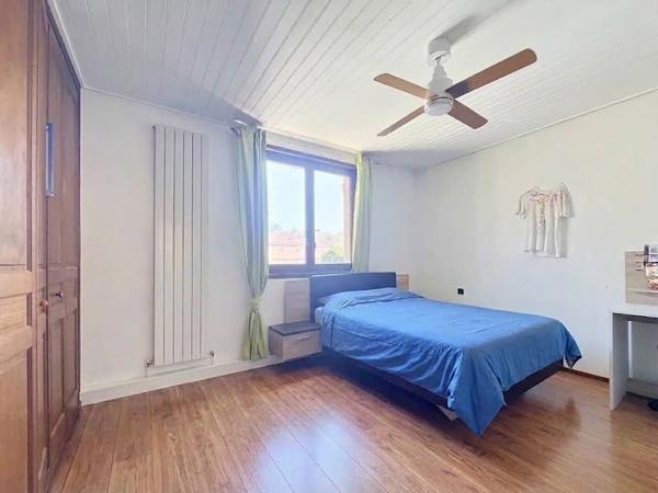 Maison centre village proche gare avec jardin et double garage
