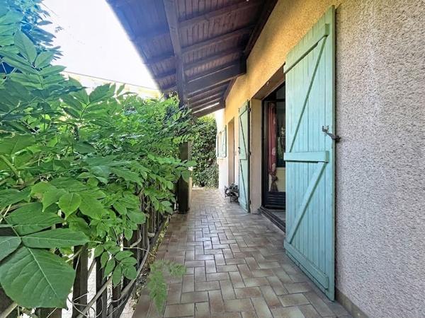 Maison centre village proche gare avec jardin et double garage