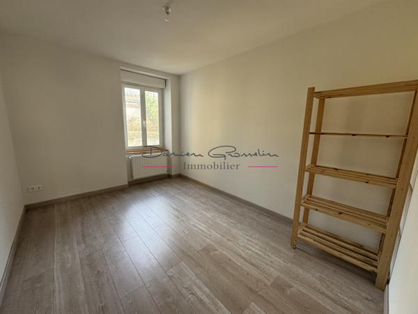Investissement à saisir à Cours-la-Ville : Immeuble de rapport plein de potentiel !