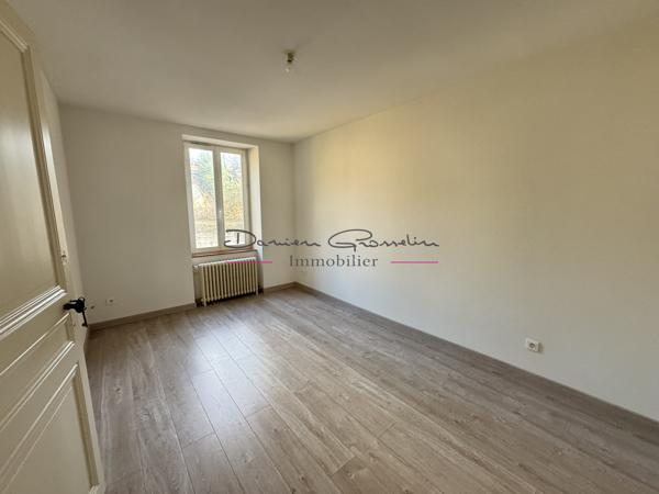 Investissement à saisir à Cours-la-Ville : Immeuble de rapport plein de potentiel !