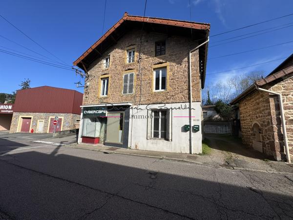 Investissement à saisir à Cours-la-Ville : Immeuble de rapport plein de potentiel !