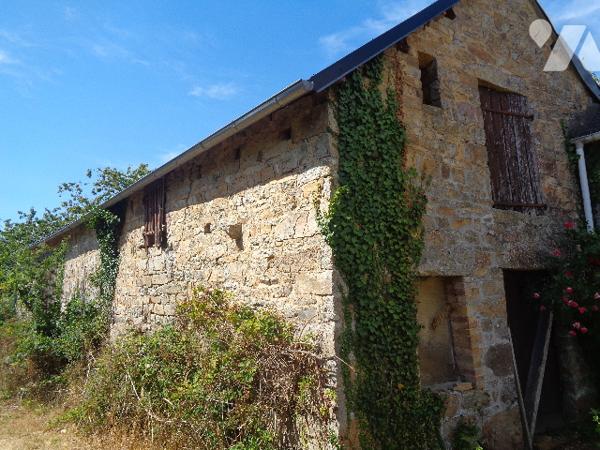 LONGERE EN PIERRES