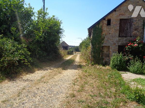 LONGERE EN PIERRES